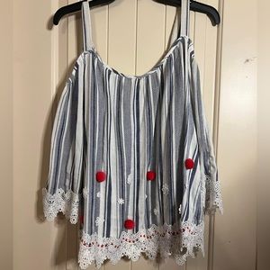 EUC - Crown & Ivy top- size M